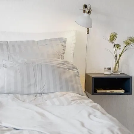 Apartment Center W/ Large Private Balcony *