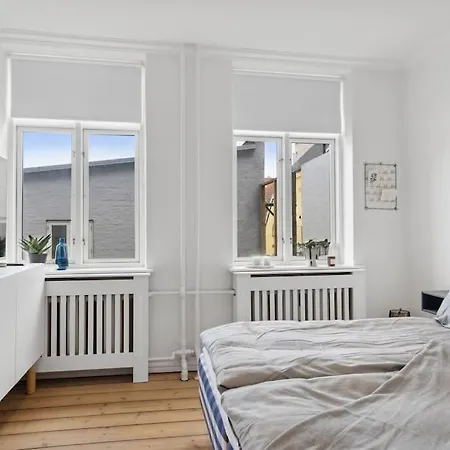 Center W/ Large Private Balcony