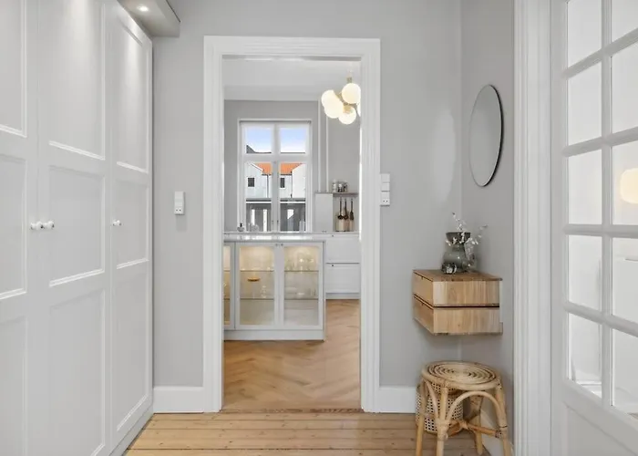Center W/ Large Private Balcony Ålborg